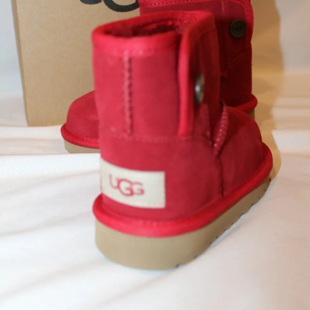 NIB UGG TODDLER JONA CLASSIC SHORT SNAP ACCENT SUEDE SHEARLING LINED‎ BOOTS RED